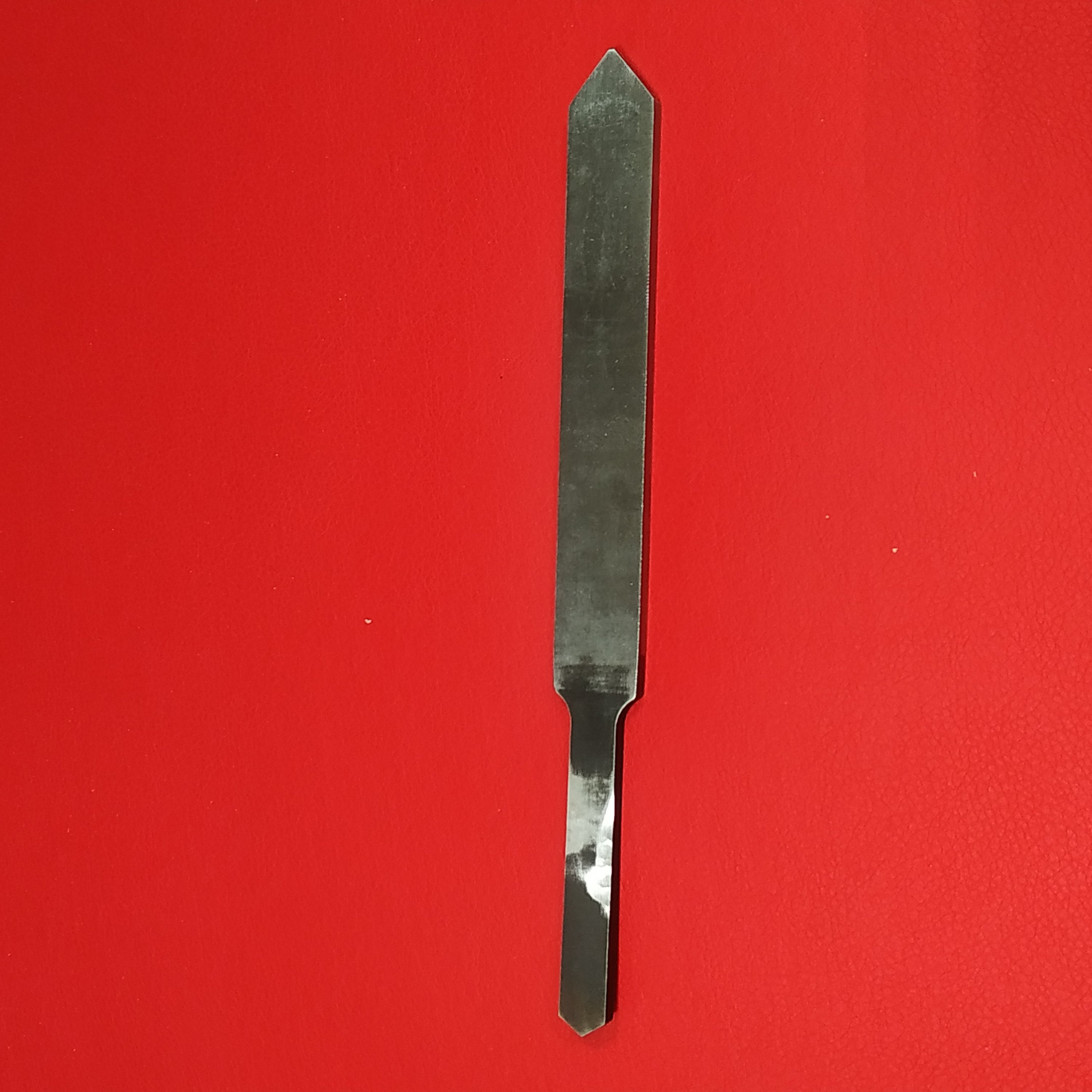 Токарный резец (железка) отрезной сталь Р6М5